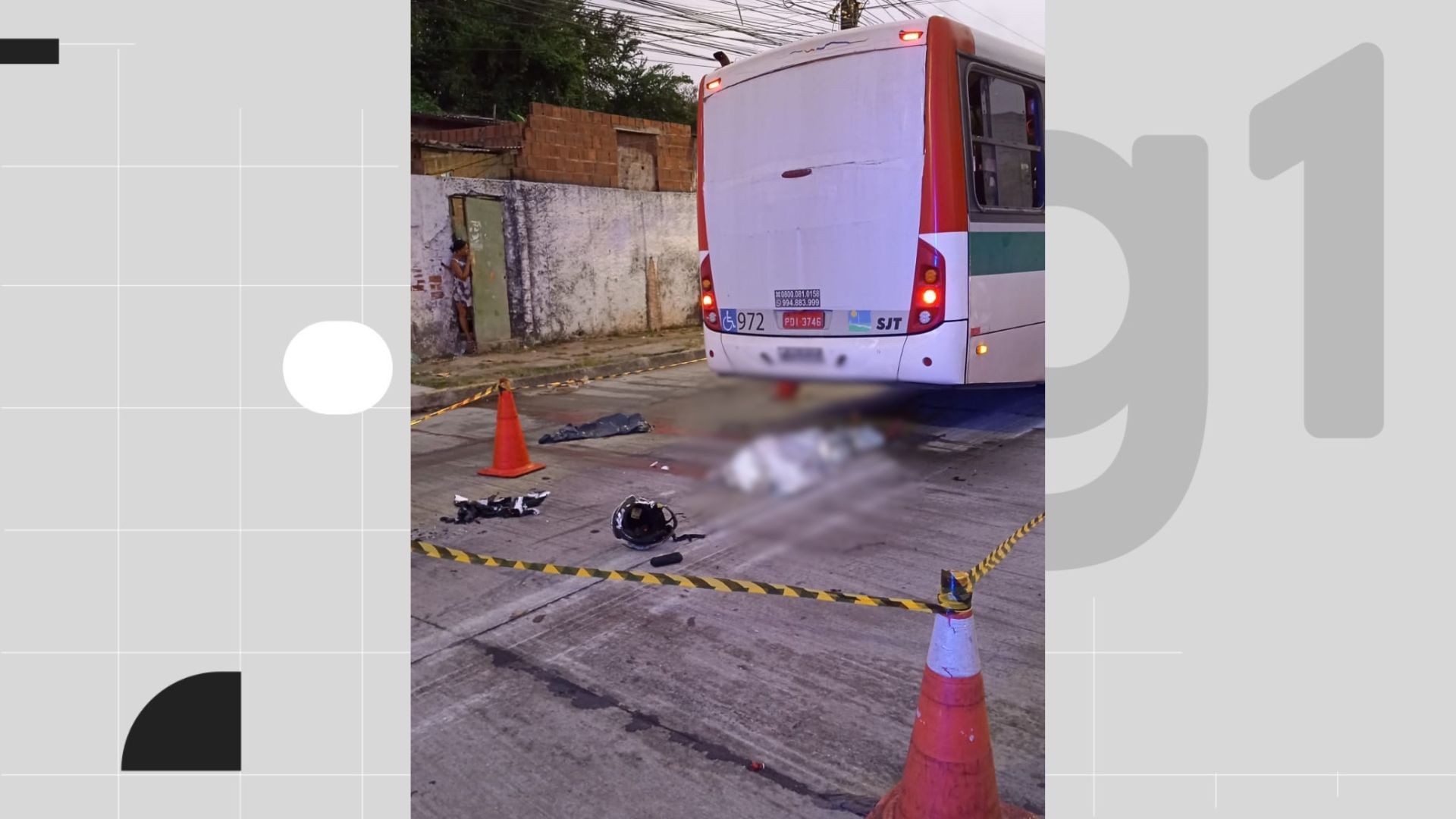 Acidente entre moto e ônibus deixa jovem morto no Centro do Recife