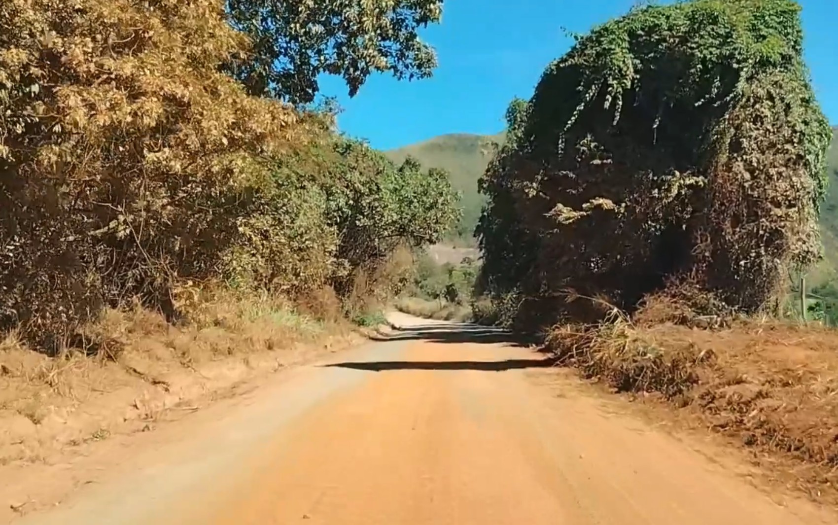 Após mais de uma década, obras de pavimentação e restauração da MG-170 são retomadas em Guapé, MG