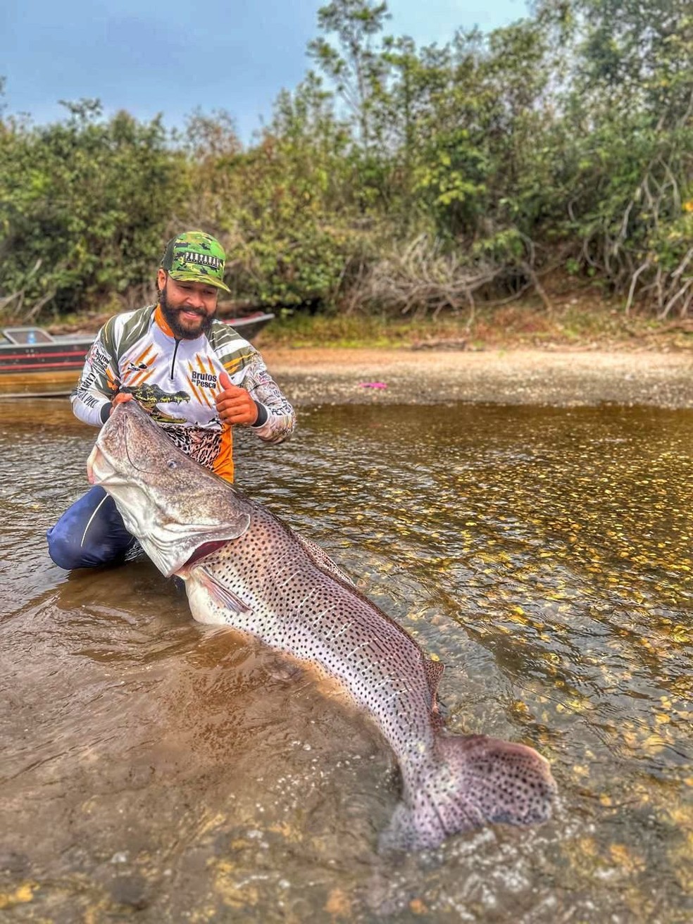 Peixe mediu 1,76m e é considerado o maior pintado homologado do Brasil. — Foto: Arquivo pessoal