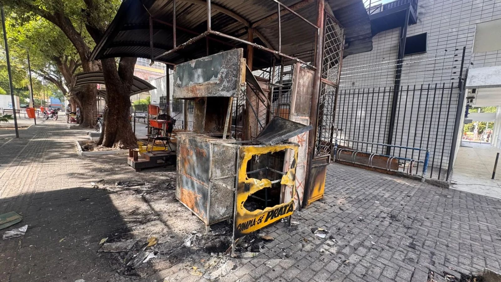Incêndio destrói banca de joias em Teresina: 'É meu ganha-pão', diz dono