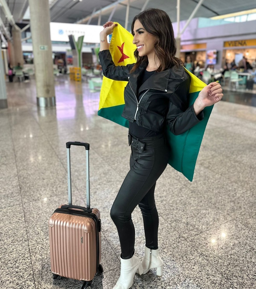 Vitória busca se profissionalizar para melhorar técnicas de maquiagem — Foto: Arquivo pessoal