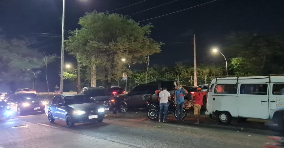 Torcedores do Cruzeiro personalizam Kombi para ir aos jogos; confira