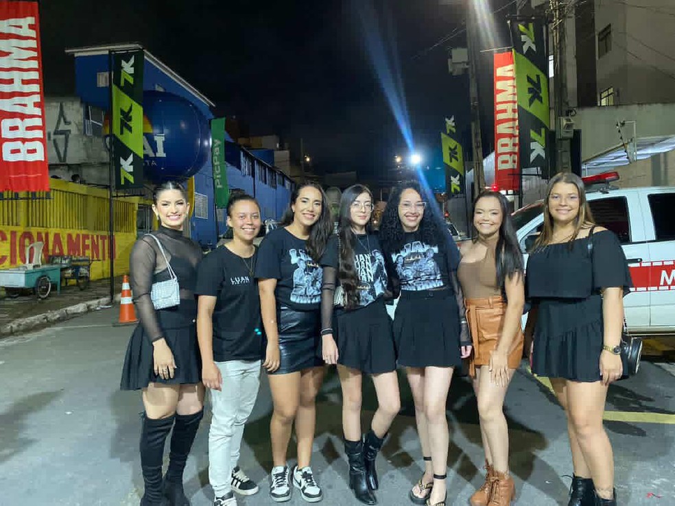 Fãs viajaram cerca de 70 km de Solânea até Campina Grande para assistir show de Luan Santana — Foto: Maria Tomé/Arquivo pessoal