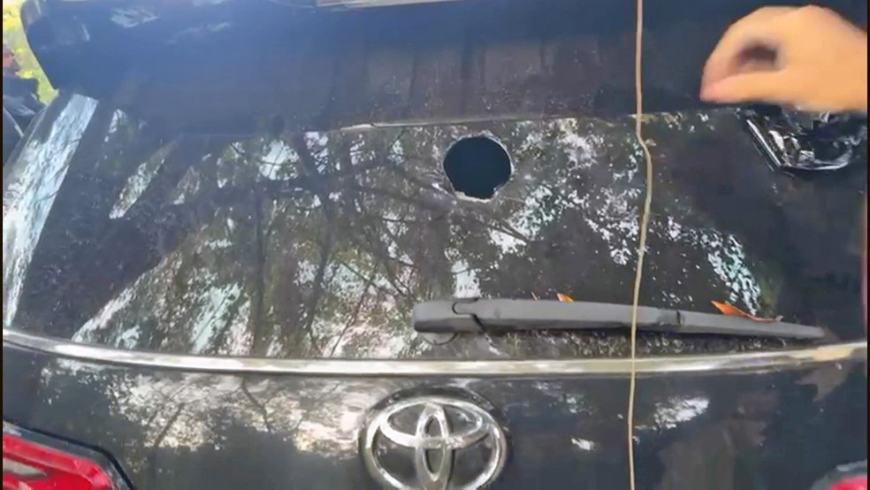 SUV blindado tinha seteira no porta-malas — Foto: Divulgação/PCERJ