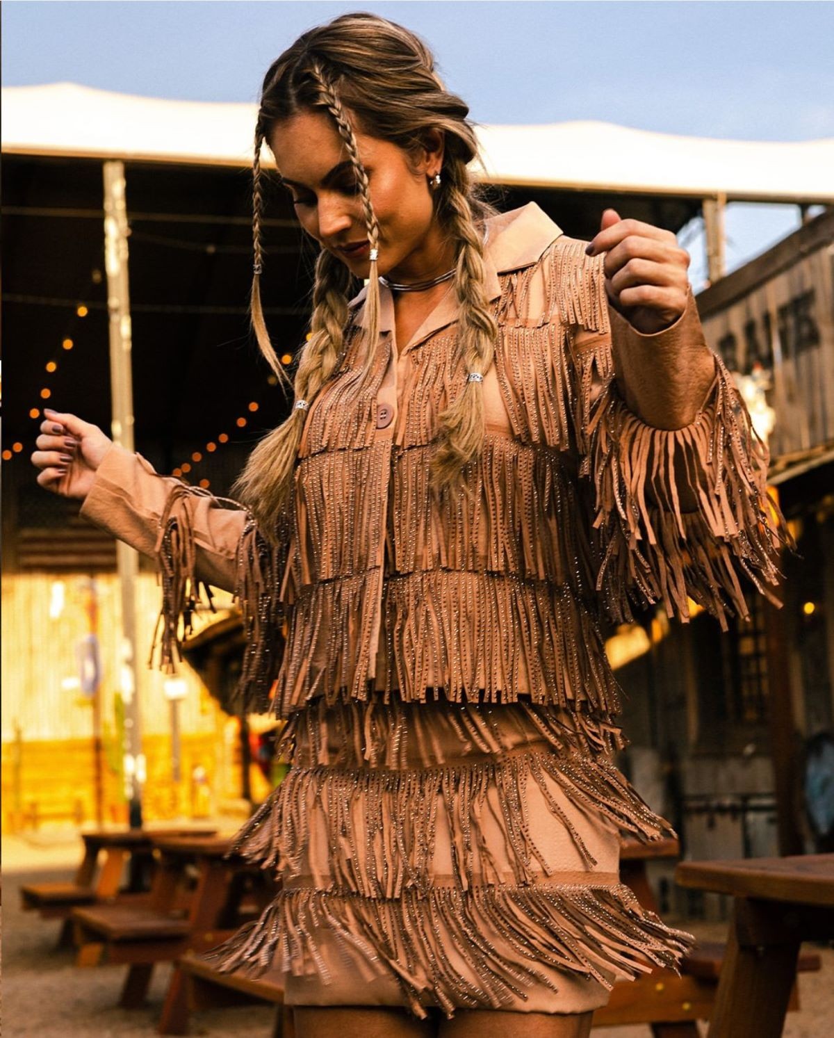 DivinaExpo 2025: brilhos, franjas e tons terrosos marcam os looks da festa em Divinópolis