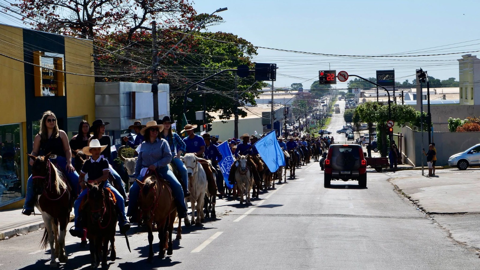 Cavalgada reúne mais de 500 cavaleiros, desfile de caminhões e tratores no interior de SP