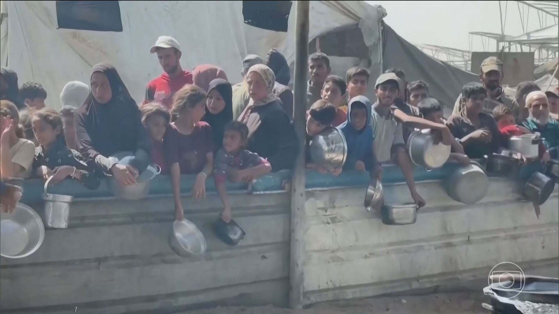 Israel autoriza entrada de ajuda humanitária na Faixa de Gaza depois de 11 semanas de bloqueio