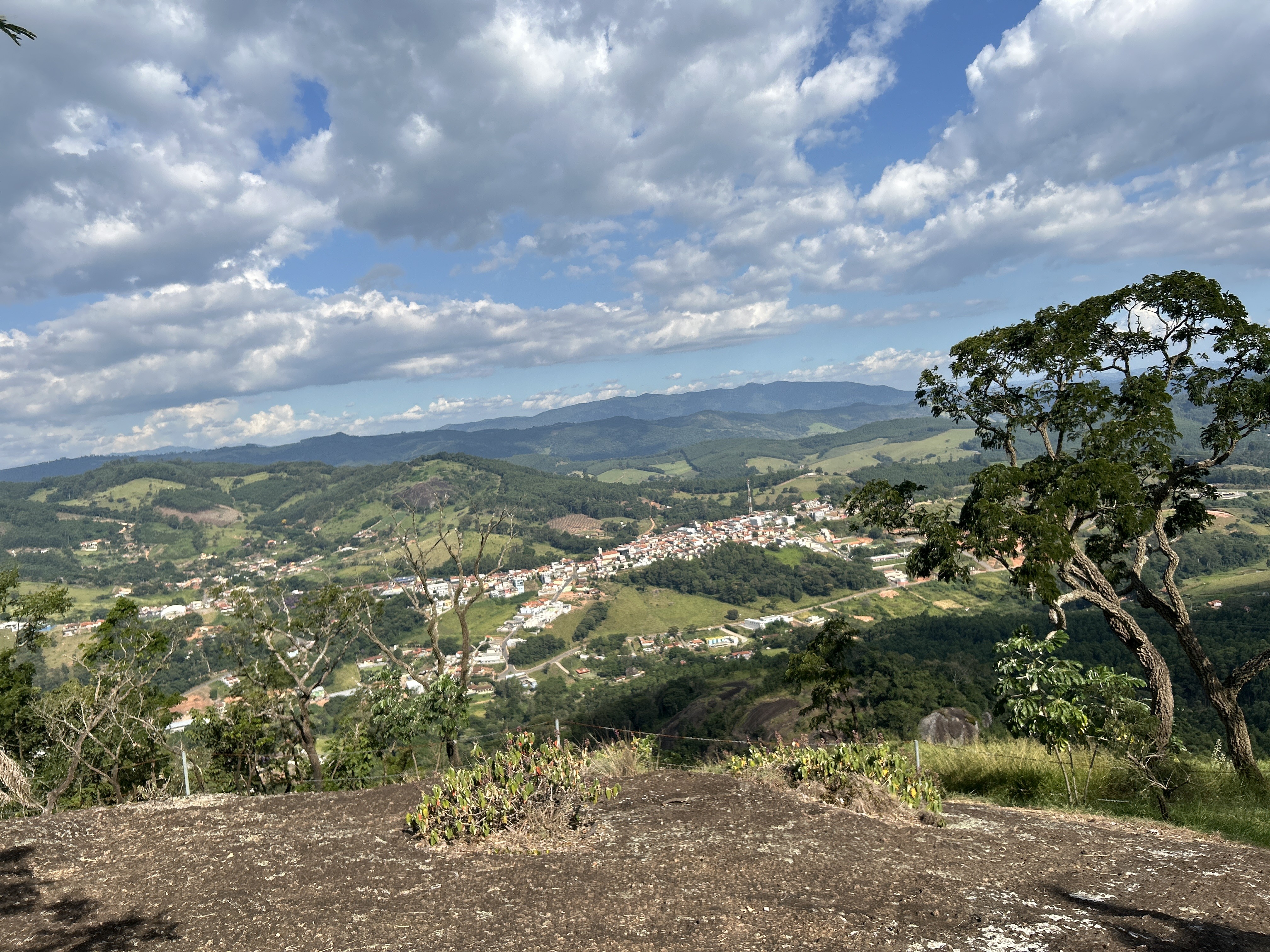 Cidade mais rural do estado de SP tem 450km de estradas de terra e fica até 1 mês sem registrar mortes; entenda