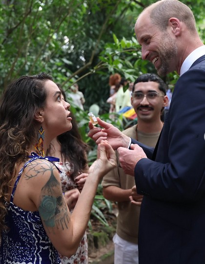 É 'Óleo da Bôta'? Jovens explicam presente inusitado dado ao príncipe William na COP 30
