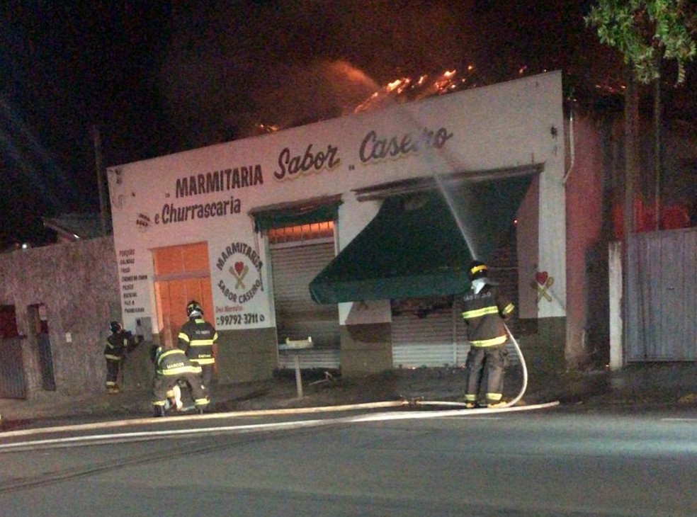 Incêndio atinge marmitaria, em Dracena (SP) — Foto: Jorge Zanoni