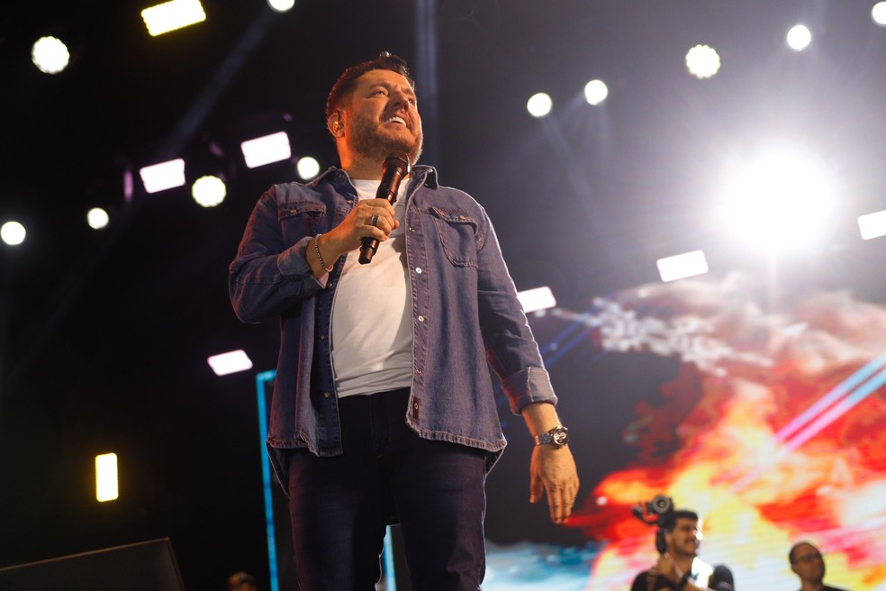 Bruno se apresenta no Mossoró Cidade Junina sem Marrone, que se recupera de uma cirurgia — Foto: Lucas Bulcão/Secom/PMM