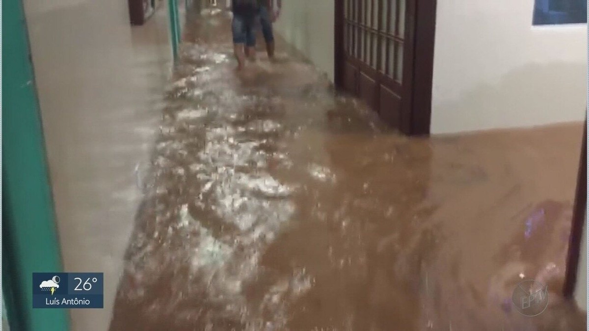 Jornal da Franca - Ponto contra a estiagem: tarde vira noite em Franca e  chuva fina chega à cidade - Jornal da Franca