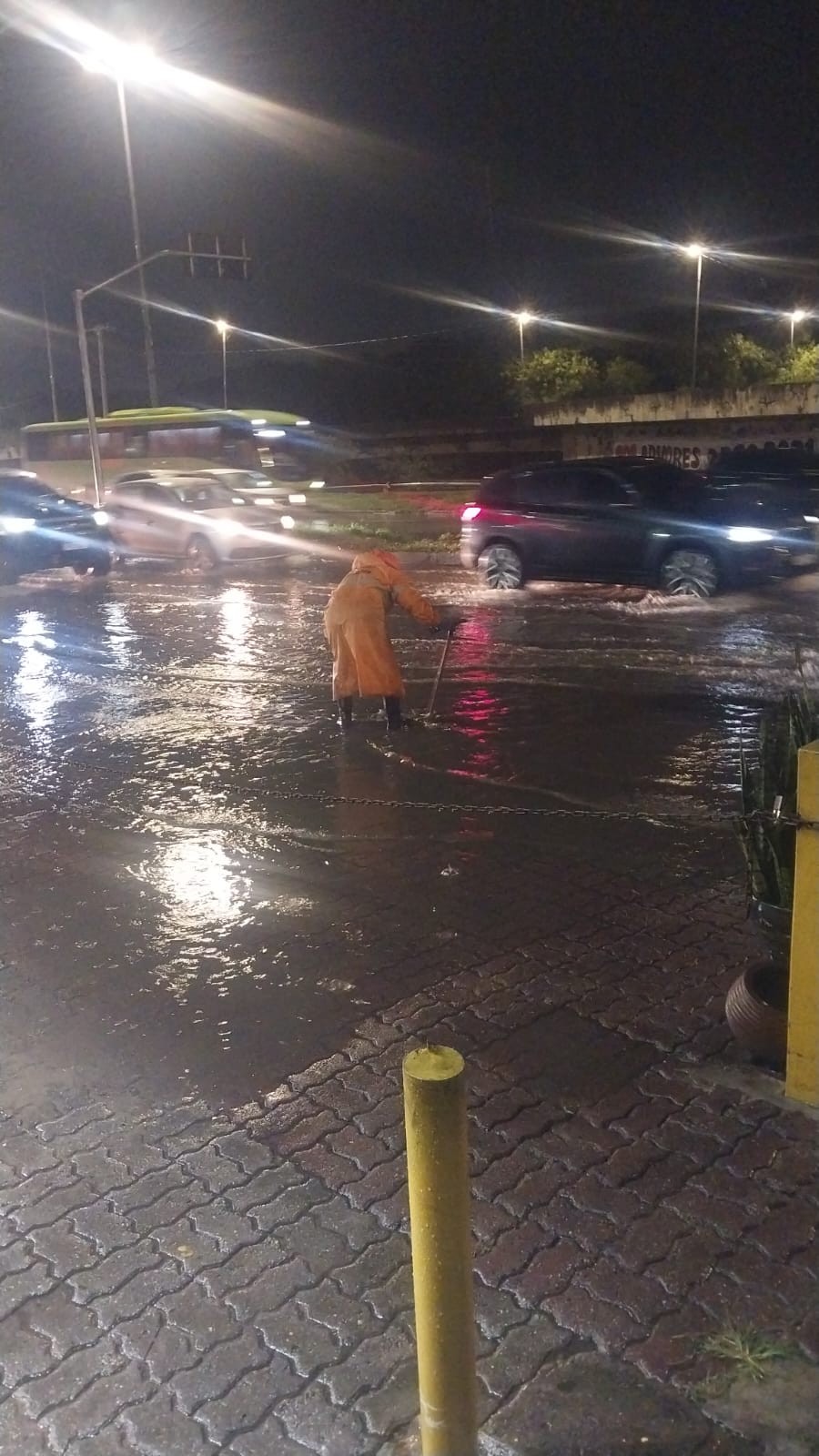 Grande Rio registra chuva forte em vários pontos