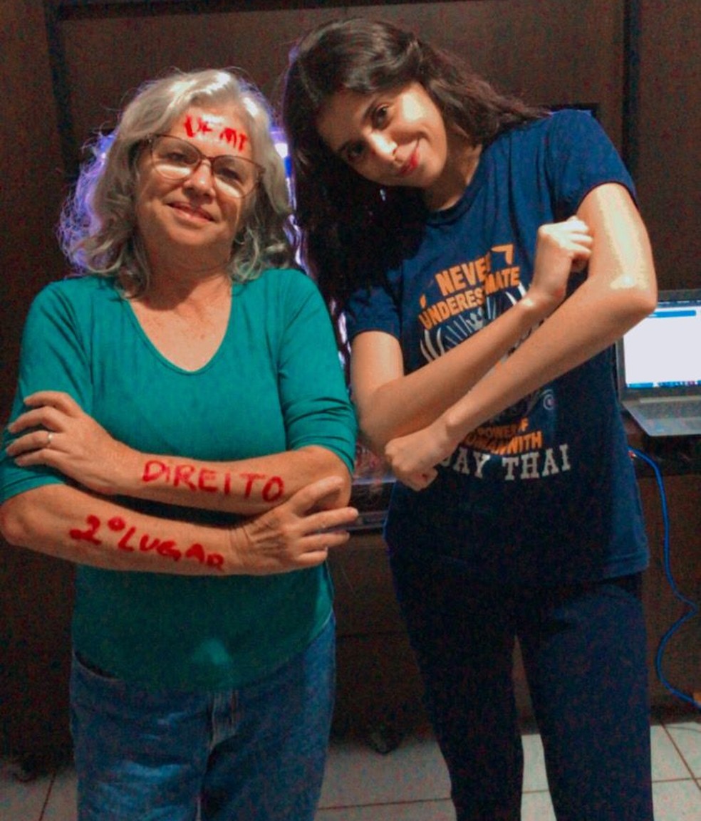 Júlia Rodrigues de Paulo Barbosa, de 60 anos, e Stephanie de Paulo, de 24 anos — Foto: Reprodução