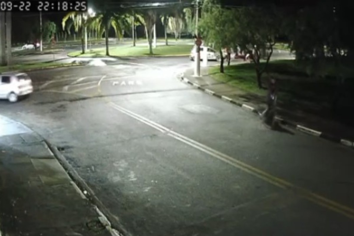 Vídeo mostra homem sendo morto a tiros após perseguição em Pindamonhangaba