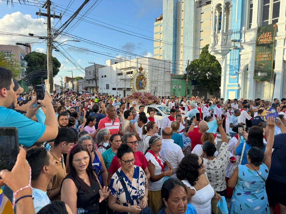 Procissão encheu ruas da Cidade Alta, em Natal — Foto: Sérgio Henrique Santos/Inter TV Cabugi
