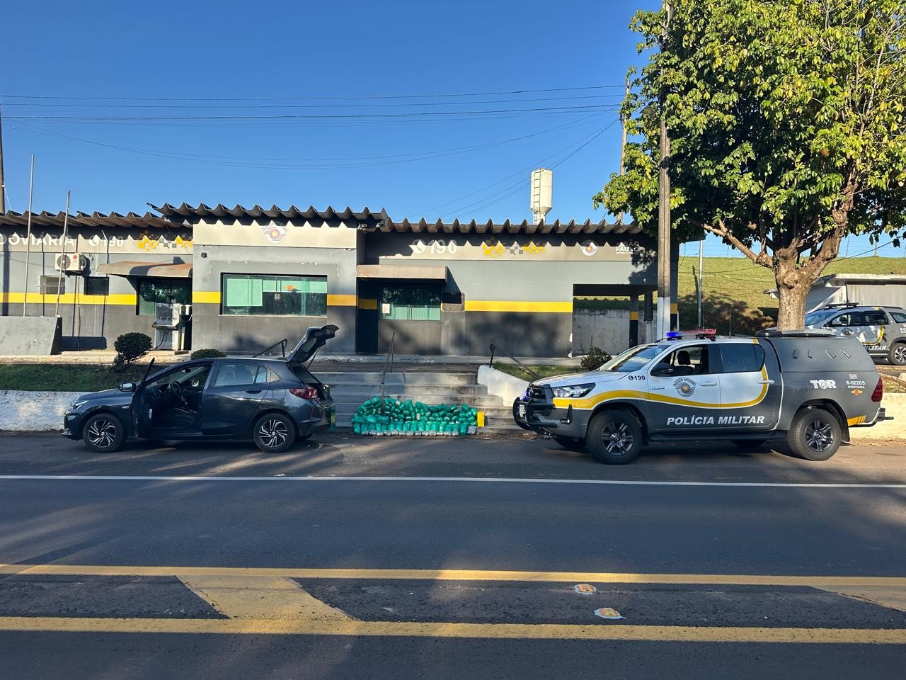 Fiscalização apreende quase 70kg de drogas e prende motorista em flagrante em Adamantina