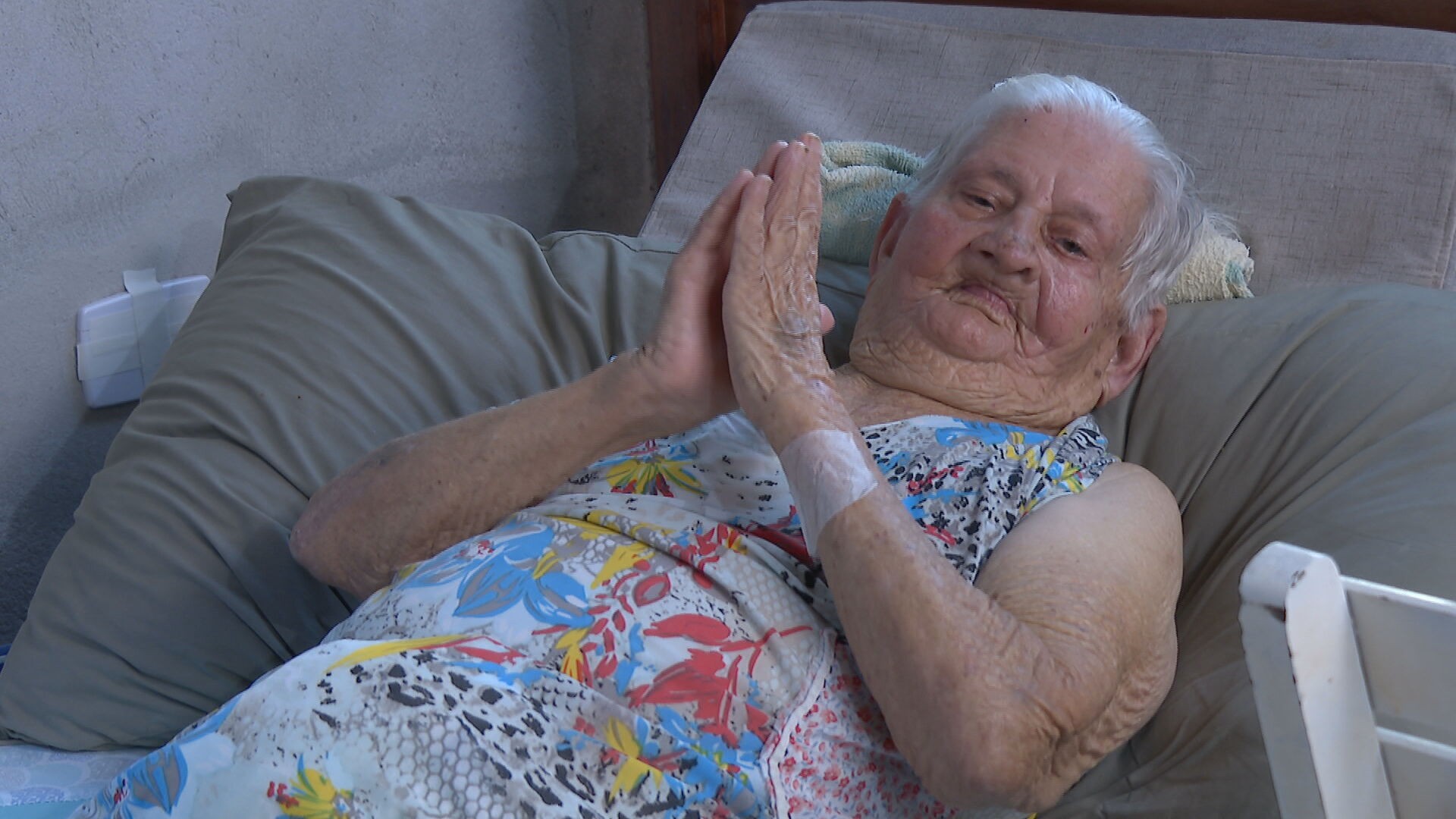 Idosa de 114 anos faz cirurgia no fêmur e surpreende médicos com recuperação rápida