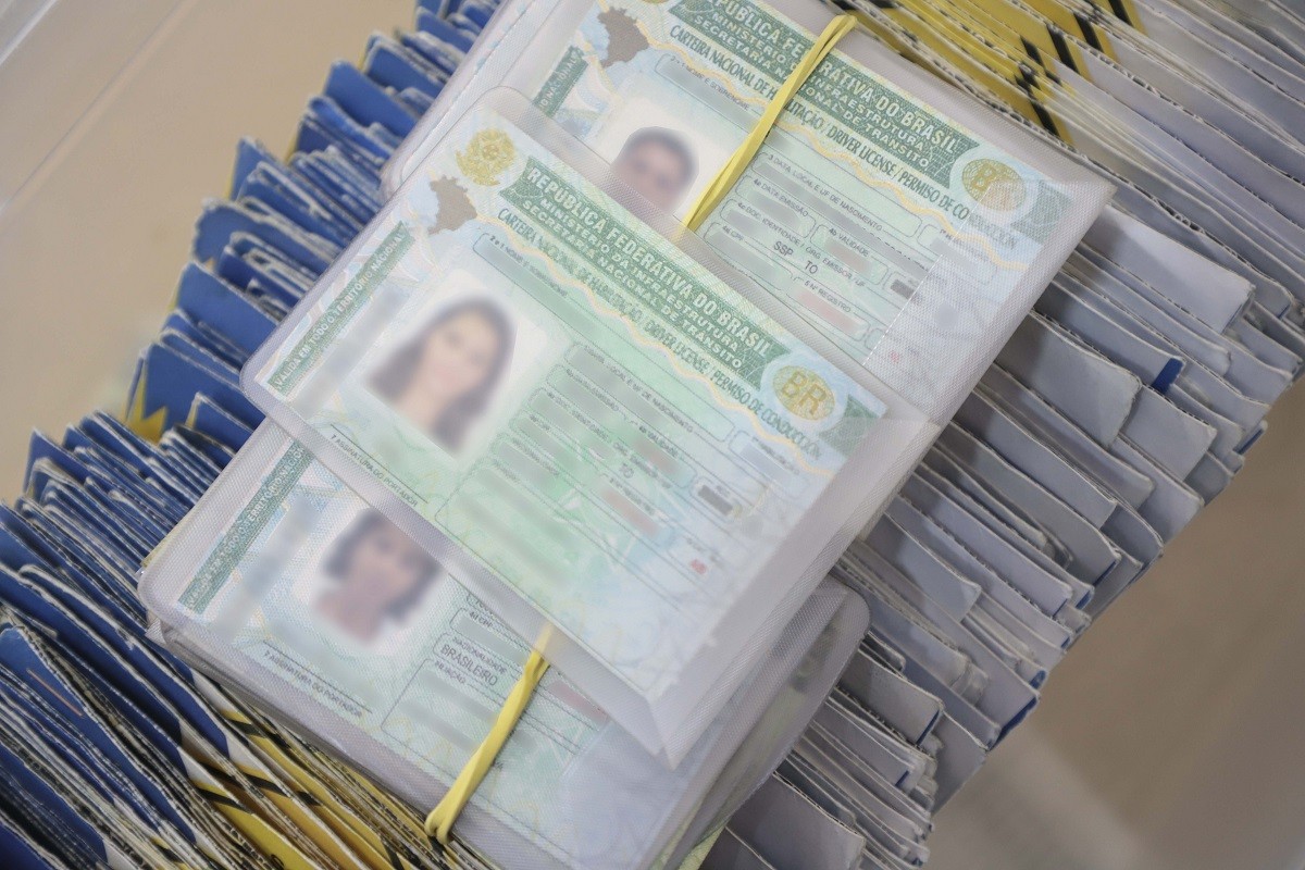 Governo sanciona lei que vai dar carteira de habilitação gratuita para pessoas de baixa renda; veja regras
