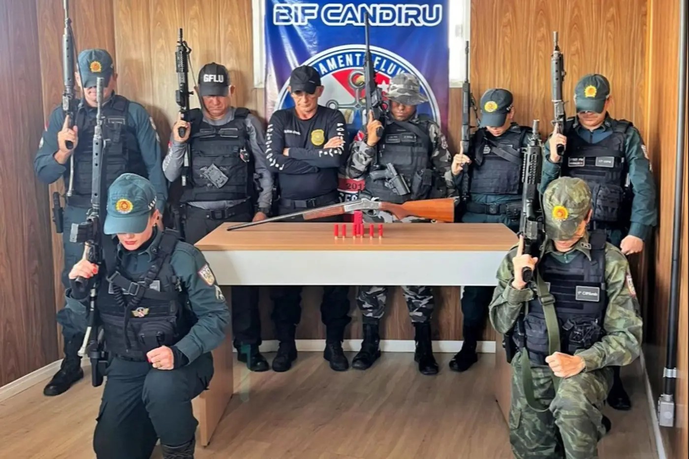 Espingarda e munições são apreendidas em balsa sem documentação em Óbidos