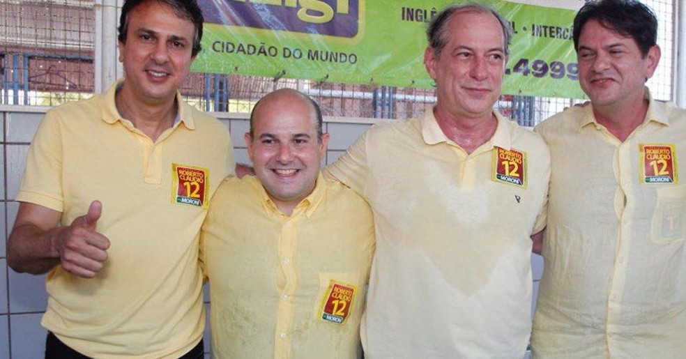 Camilo, Roberto Cláudio, Ciro e Cid Gomes juntos durante campanha de reeleição de Roberto para a Prefeitura de Fortaleza, em 2016 — Foto: Reprodução/Redes sociais