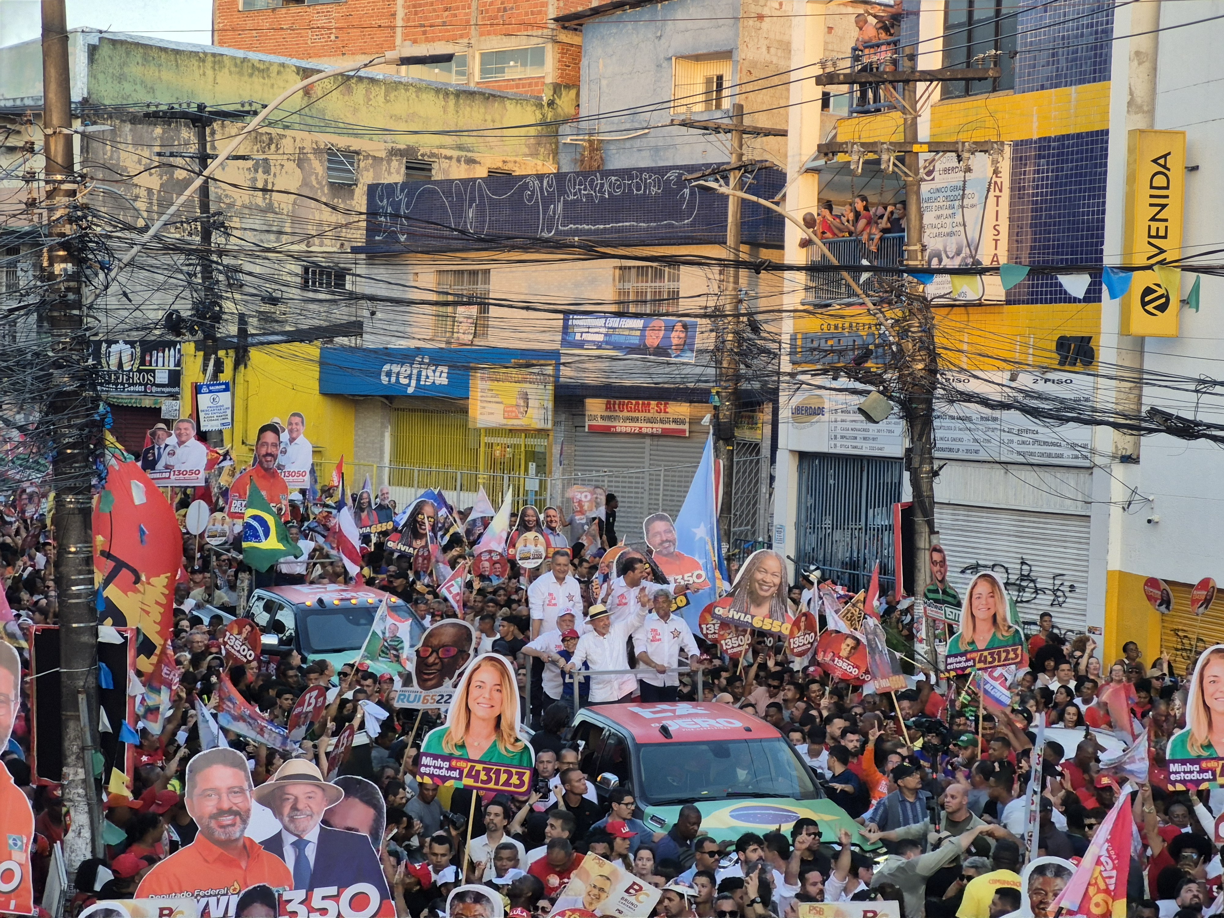 Lula destaca plano de industrialização em caminhada na Liberdade e diz que vai anunciar fim da fila do INSS