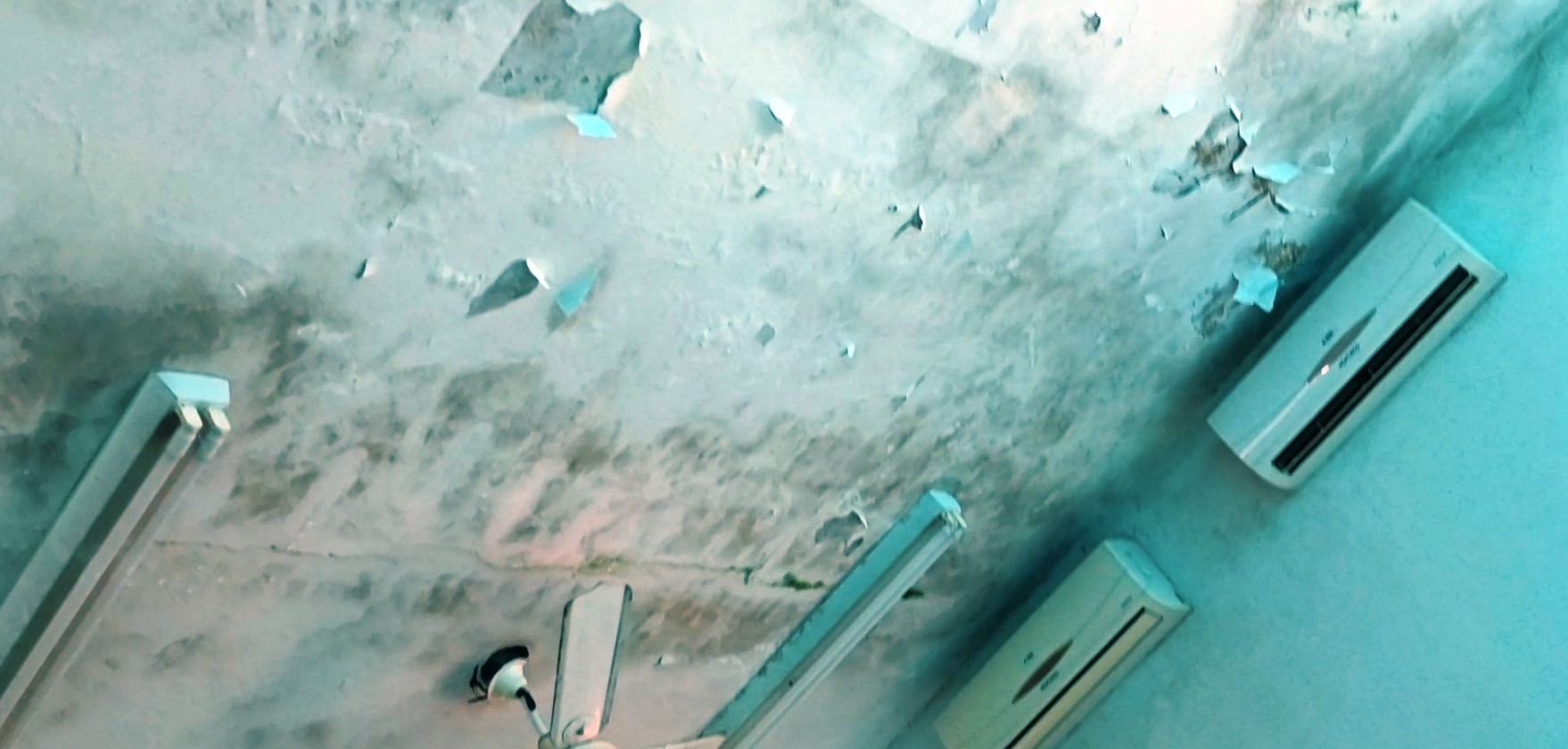 VÍDEO: teto com rachaduras e goteiras preocupa pacientes em centro médico no interior de SP