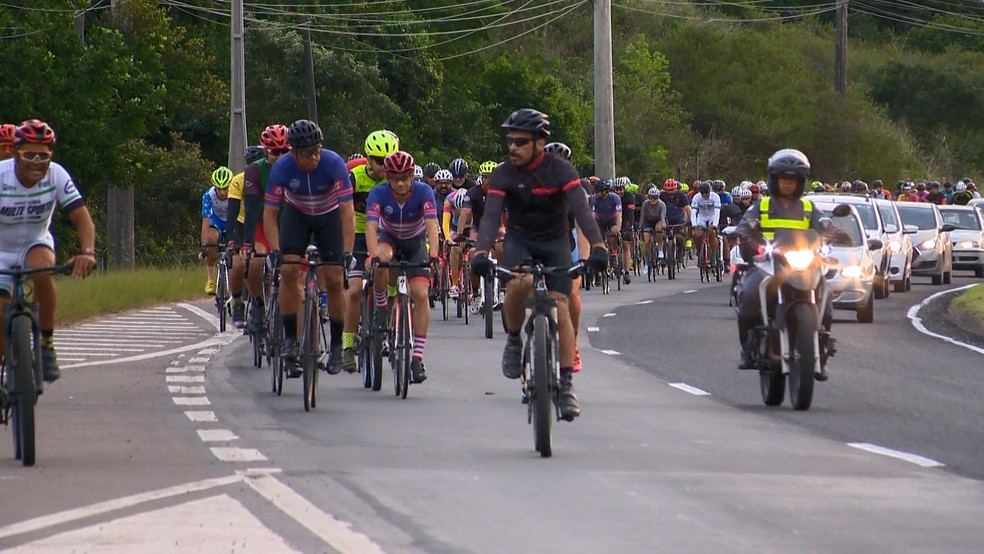 Eventos maiores com ciclistas ou corredores em estradas precisam ter autorização prévia — Foto: Reprodução/TV Gazeta