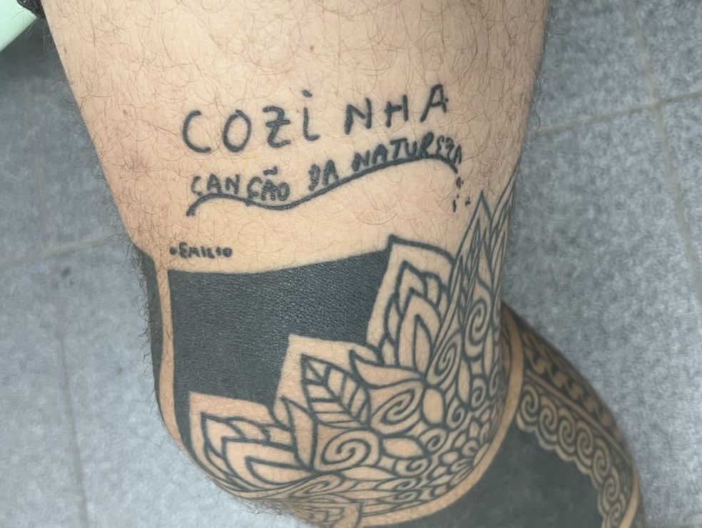 Tatuagem de Gustavo Teixeira foi feita com cinza de seu pai — Foto: Arquivo Pessoal