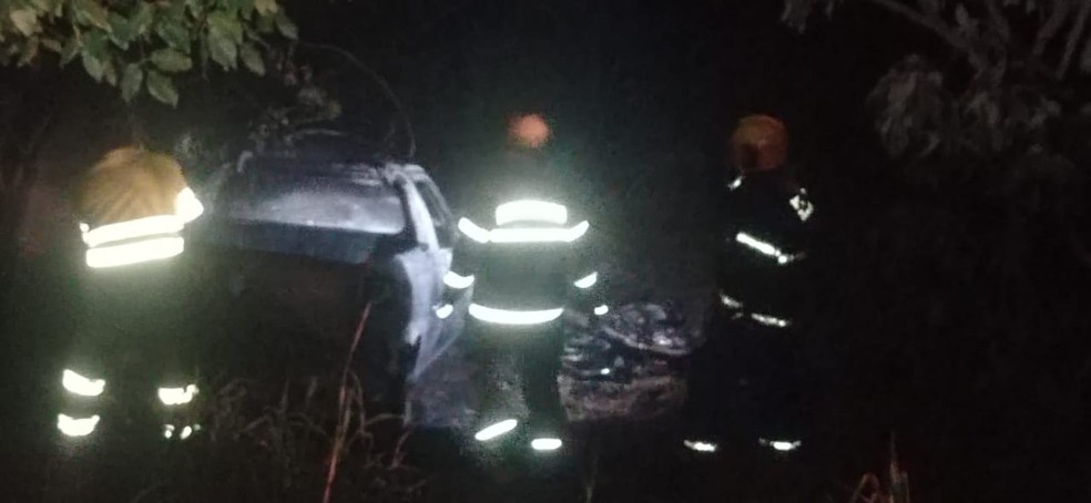 Duas pessoas morreram em acidente na BR-153 — Foto: Divulgação/Corpo de Bombeiros