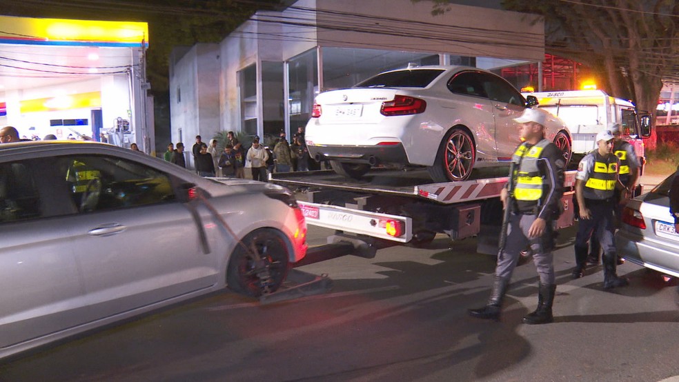 Operação contra 'rachas' apreende 22 carros de luxo e 'tunados' no RJ, Rio  de Janeiro