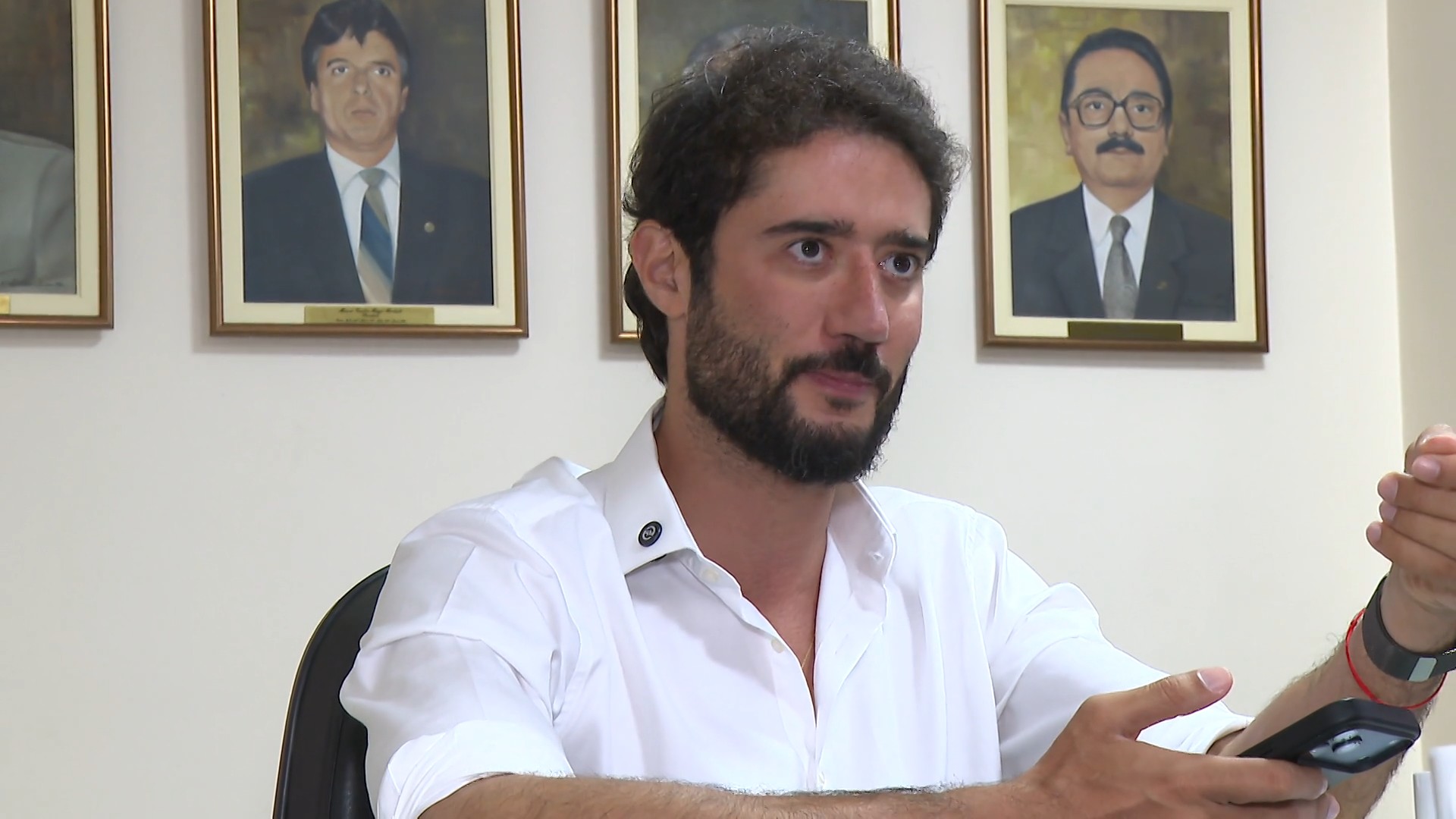 Gabriel Azevedo propõe manter carga tributária e reduzir burocracia para empresas em Minas