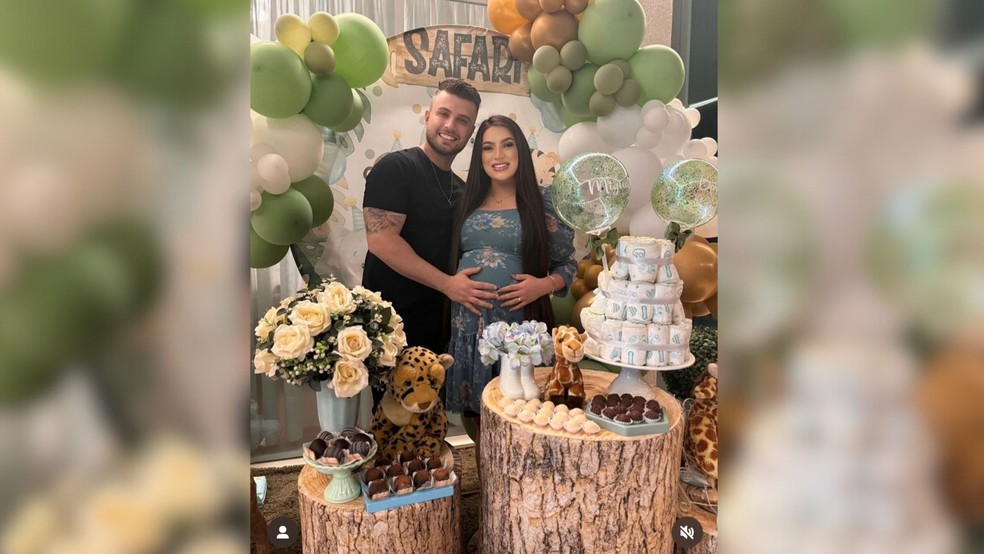 Conrado e a esposa Anna Moraes durante a gravidez dos gêmeos — Foto: Reprodução / Rede Social
