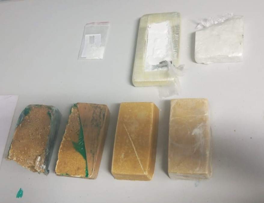 Após saltar muro e tentar fugir por terreno baldio, homem é preso com crack e cocaína no Jardim Cambuci, em Presidente Prudente