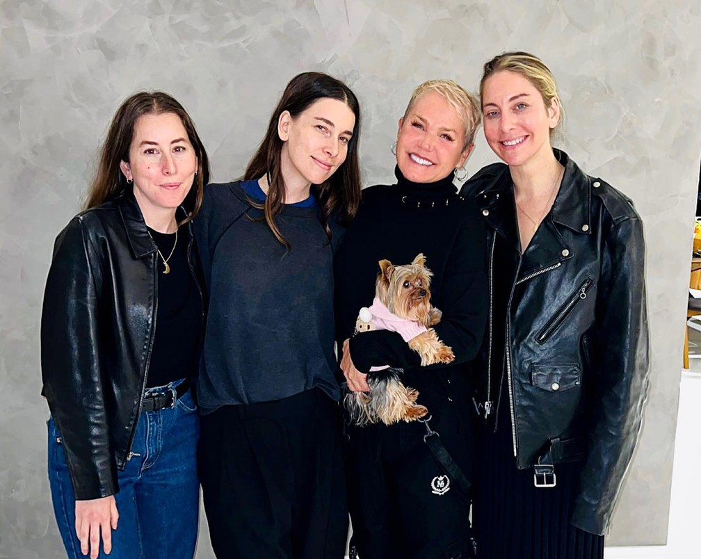 Irmãs Haim encontram com Xuxa no Rio de Janeiro — Foto: Reprodução/Instagram/Xuxa