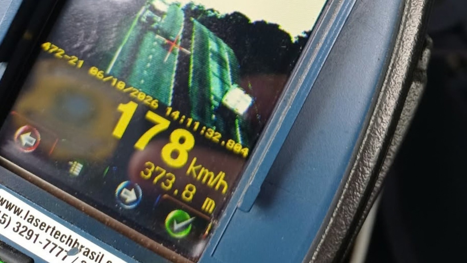 PRF flagra carro a 178 km/h na Rodovia Presidente Dutra, em Aparecida