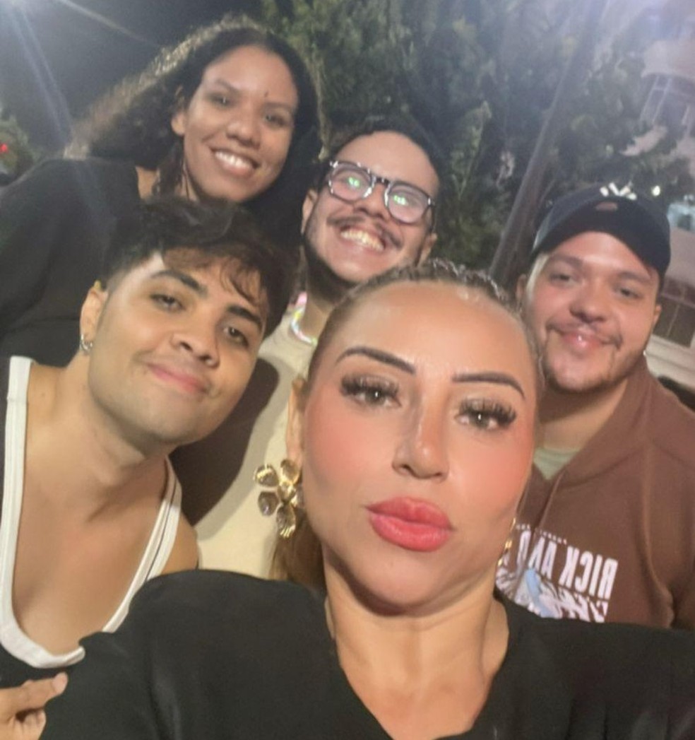 ‘Lady Gaga de Manaus’ e little monsters em Copacabana. — Foto: Arquivo pessoal