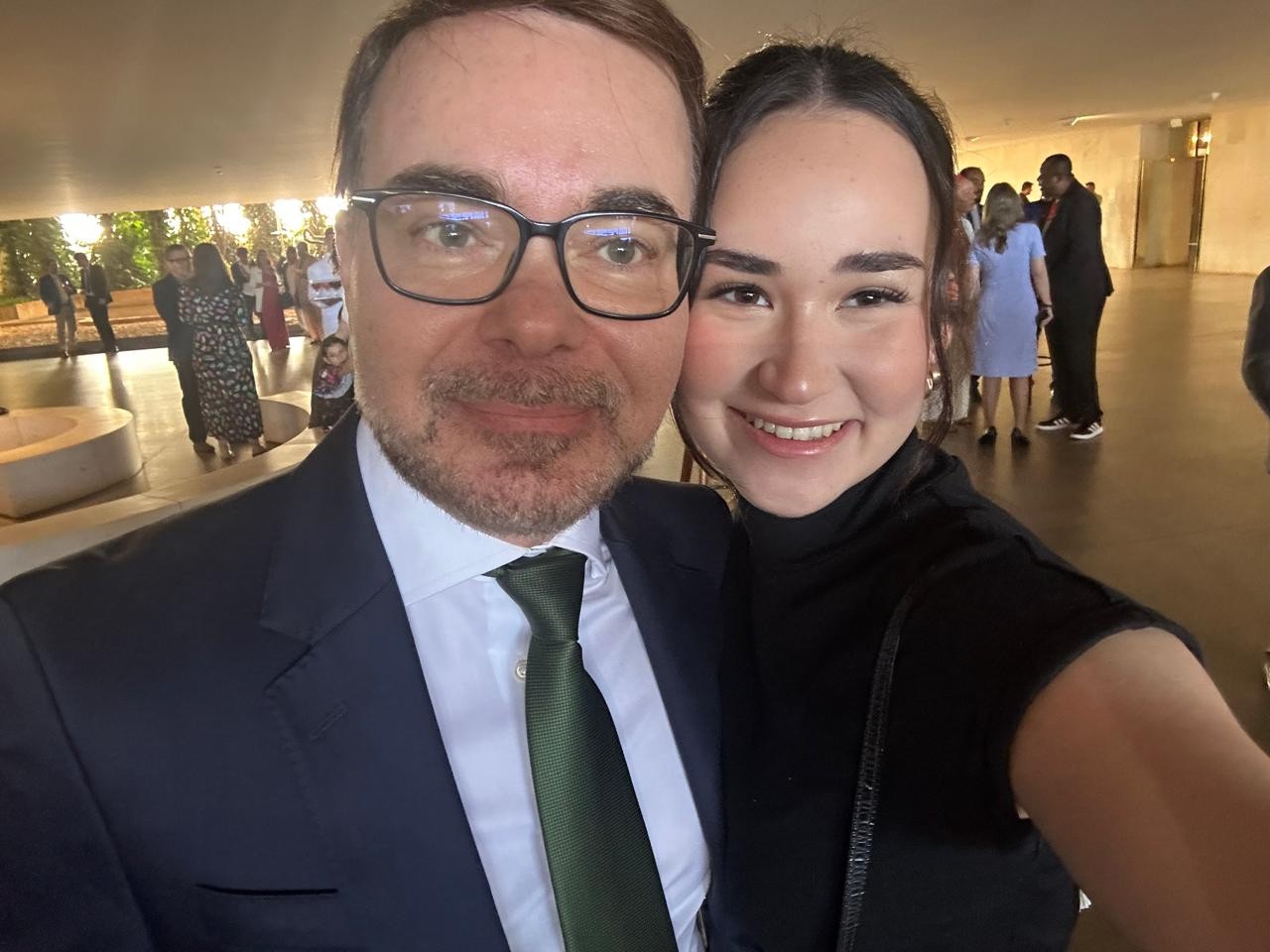 Filha de diplomatas foi atropelada horas após chegar de avião ao Rio, para começar no novo emprego