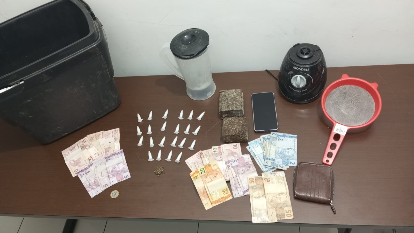 Dupla é presa suspeita de tráfico de drogas após perseguição policial em Tupã