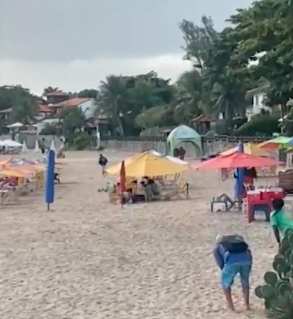 Troca de tiros assusta banhistas na Praia de Geribá, em Búzios 