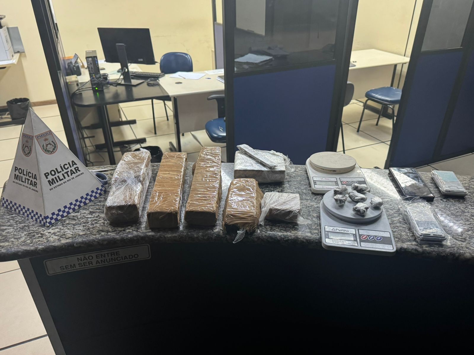 Homem é preso por armazenar drogas dentro de casa em Porto Real