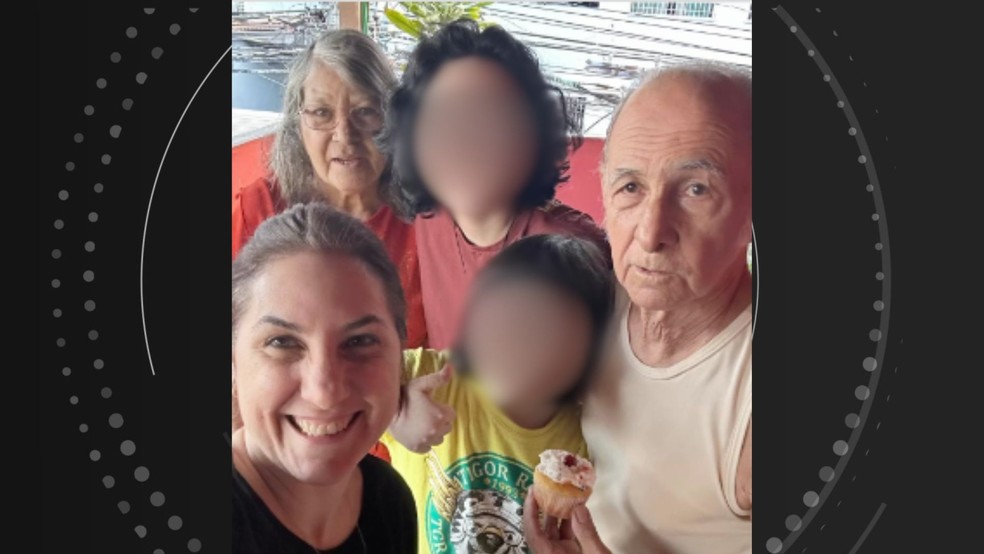 Keila Coelho, mulher do prefeito de Cachoeiro de Itapemirim, Espírito Santo, com os pais Luiz Geraldo Duarte Ignez, de 80 anos, e Cacilda Vetoraci Duarte, que foram assassinados a facadas — Foto: Reprodução/Redes sociais