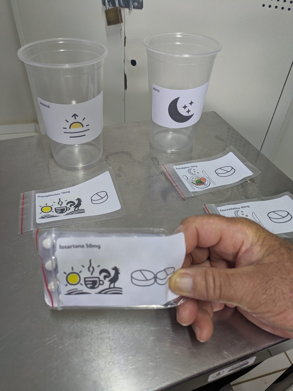 Com plataforma, receituário sai com figuras que ajudam o paciente a entender quando tomar a medicação e quanto tomar — Foto: Arquivo Pessoal