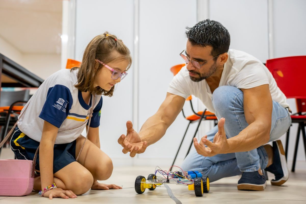 Conheça a TRON Robótica Educativa