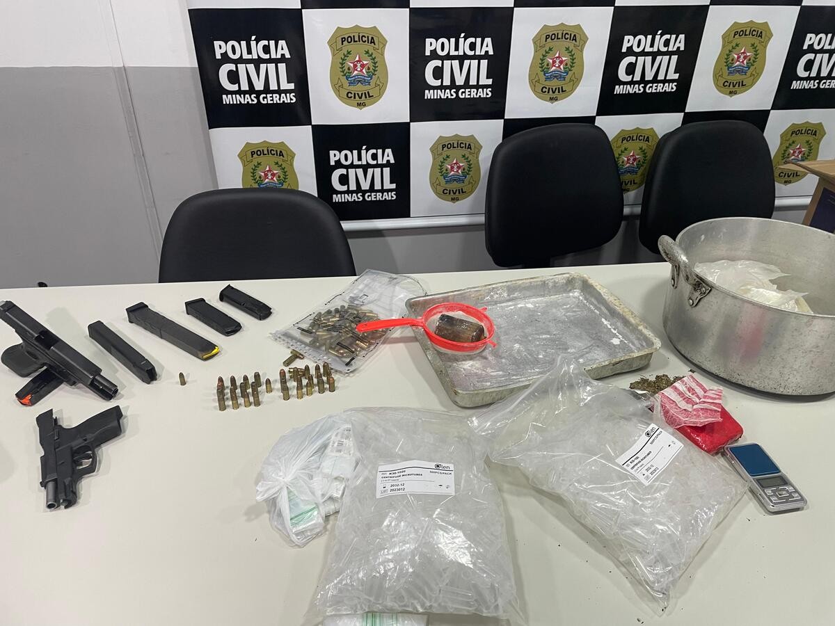 Oito são presos em operação contra tráfico de drogas e desvio de armas em delegacia de Juiz de Fora