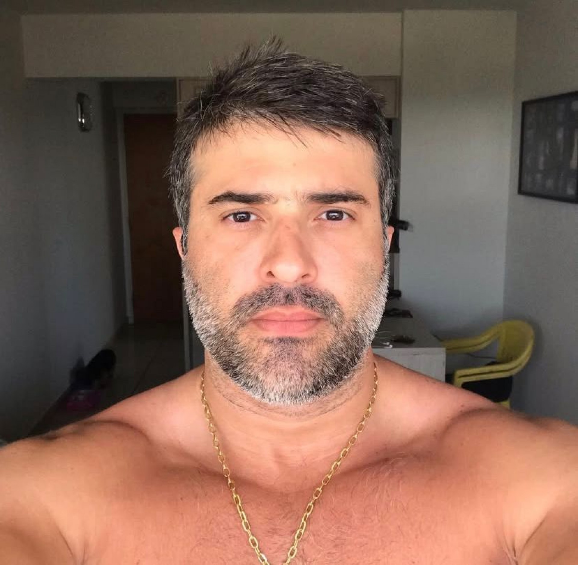 Esposa celebra alta hospitalar de piloto de helicóptero da polícia baleado em operação no Rio: 'Passo extraordinário'