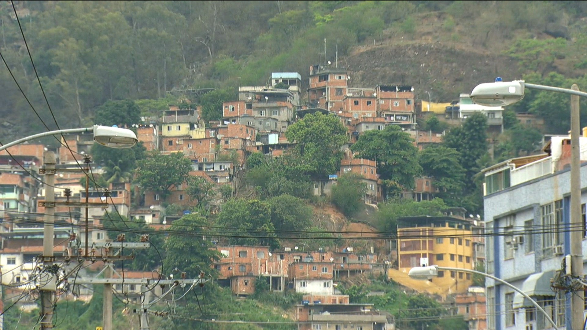 PM é baleado durante ataque de criminosos na Comunidade do Lins