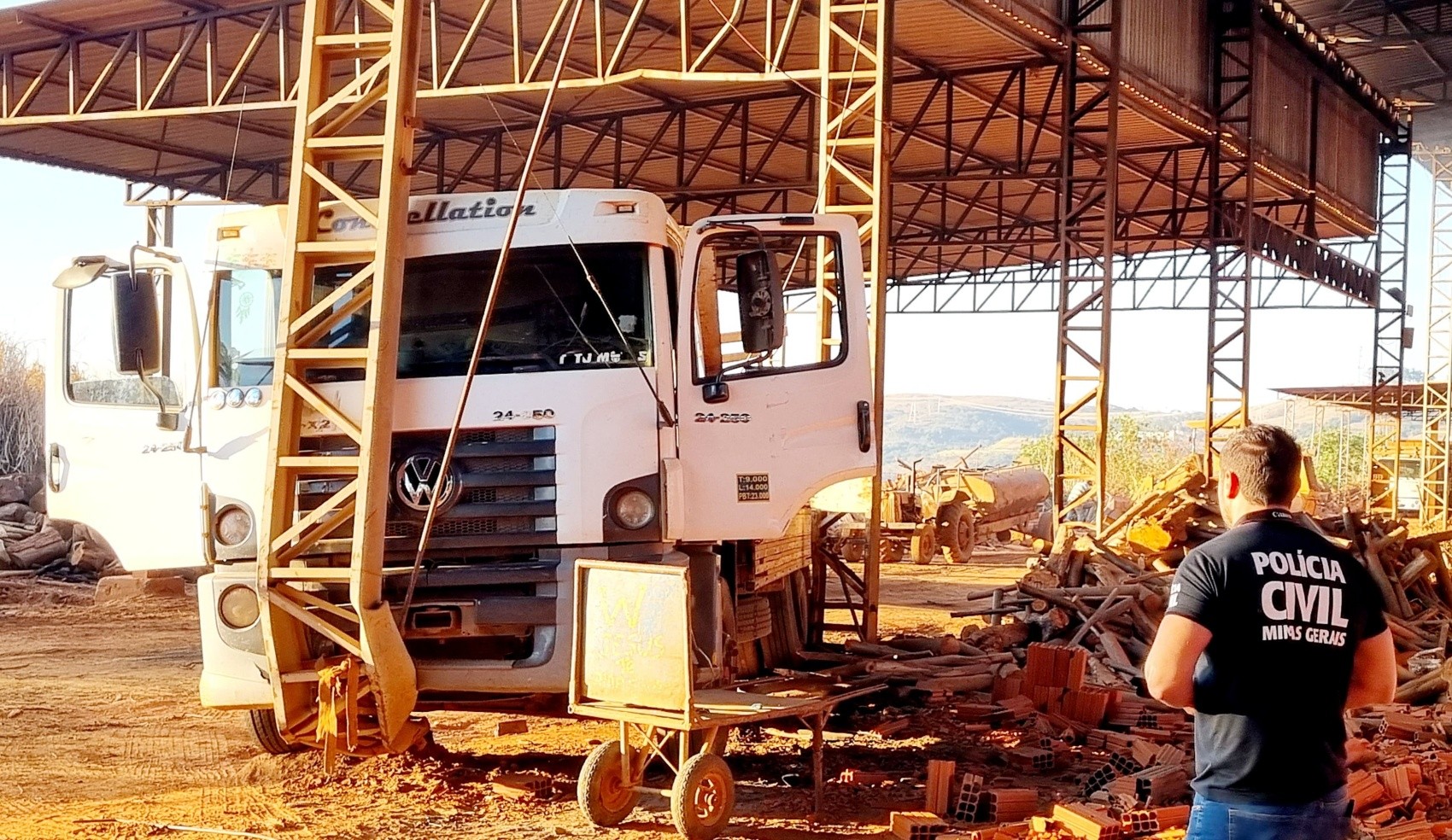 Ex-funcionário rouba caminhão e atropela trabalhador de cerâmica em MG; suspeito foi preso em SP