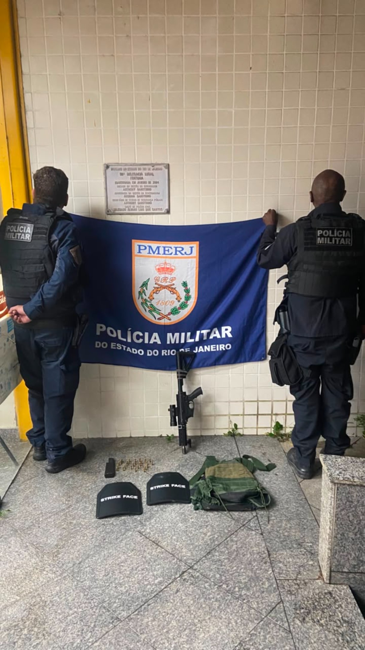 Adolescente é apreendido com submetralhadora em Itatiaia