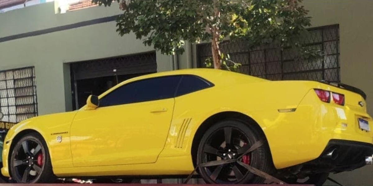 Camaro amarelo furtado é apreendido em estacionamento de veículos em Piracicaba